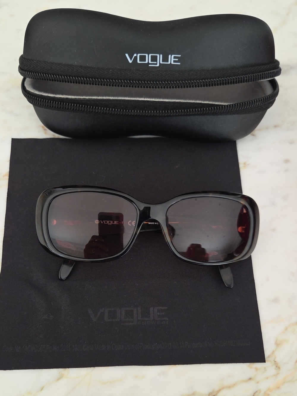 Vogue Model VO 2606-S Like New